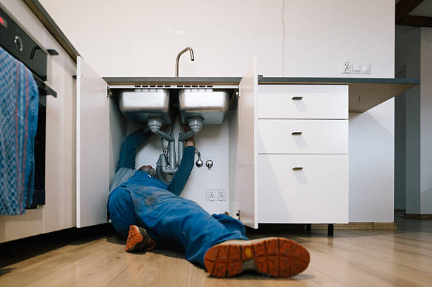 Professional Emergency Plumber technician working in Ellicott City, MD